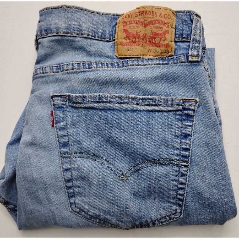 Levi's 541 Athletic Taper Jeans 36x30 Blue Light Wash Mens Denim (fits 34x28)
